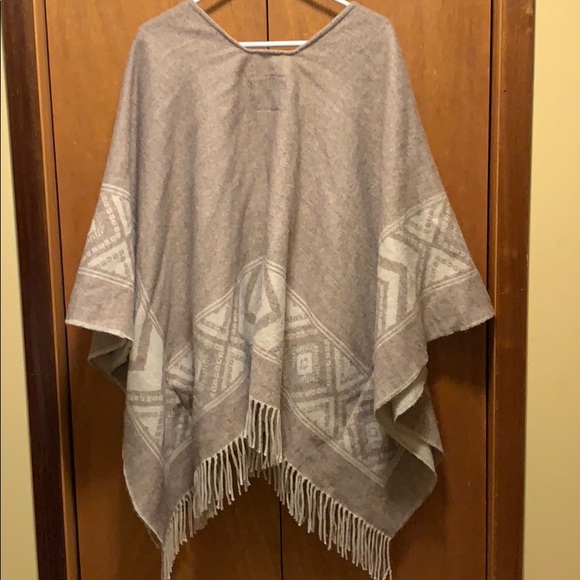 AE Shawl - Picture 2 of 3